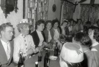 1958 - 019 - Fasching 1958
Kinzinger Alfred, ?, Freitag Hildegard geb. Fuchs, Dürr Rita, Freitag Klara geb. Fuchs, Menth Erika geb. Scheckenbach, Düchs Helga, Fuchs Monika, Metzger Rita geb. Pfeuffer, Fuchs Gertrud, Düchs Helga, Deppisch Käthchen geb. Düchs,